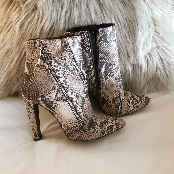 Snake skin pointed toe ankle boots - Picture 2 of 7